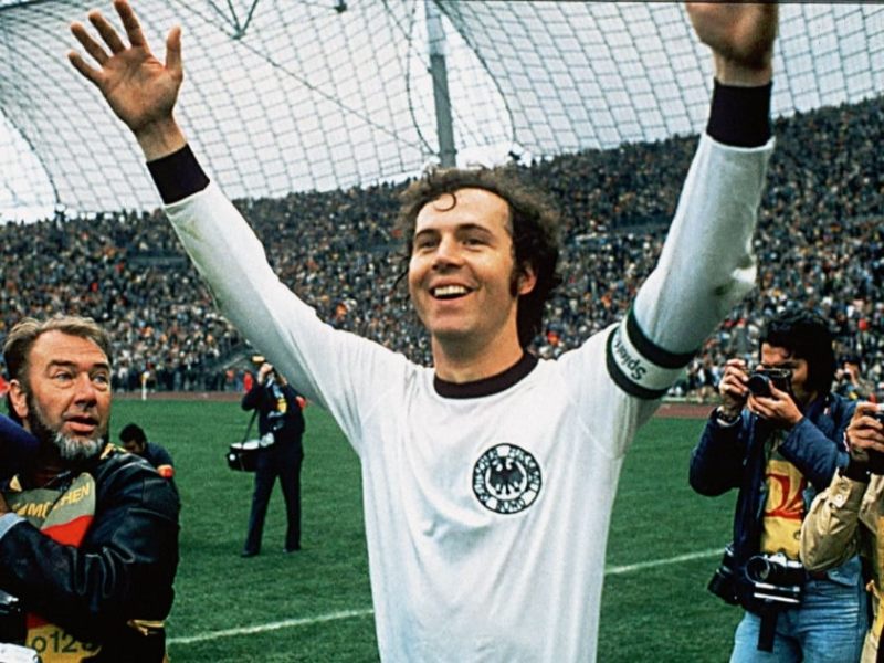 Franz Beckenbauer là một huyền thoại bóng đá người Đức