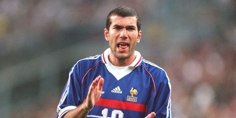 Zidane chuyển sang nghiệp huấn luyện và tiếp tục gặt hái thành công khi giải nghệ.